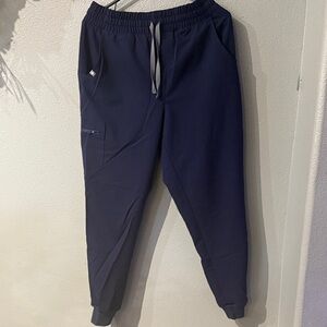 FIGS Women’s scrub joggers. Navy. Size medium in excellent condition